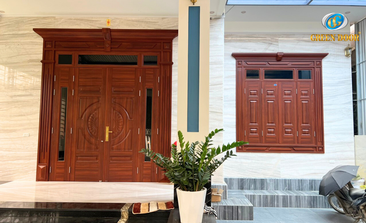 Cửa thép vân gỗ có chống nước không? Có nên dùng cho mặt tiền? 2 Cua Thep Van Go Co Chong Nuoc Khong 2